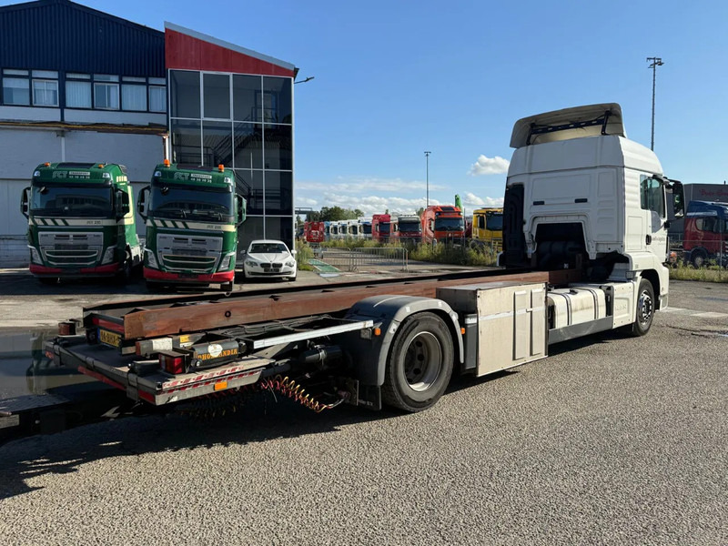 MAN TGS 18.420 EURO 6 + KRONE 2 AXLE + 2x DHOLLANDIA LIFT - Cserefelépítményes teherautó: 4 kép. MAN TGS 18.420 EURO 6 + KRONE 2 AXLE + 2x DHOLLANDIA LIFT - Cserefelépítményes teherautó: 4 kép.
