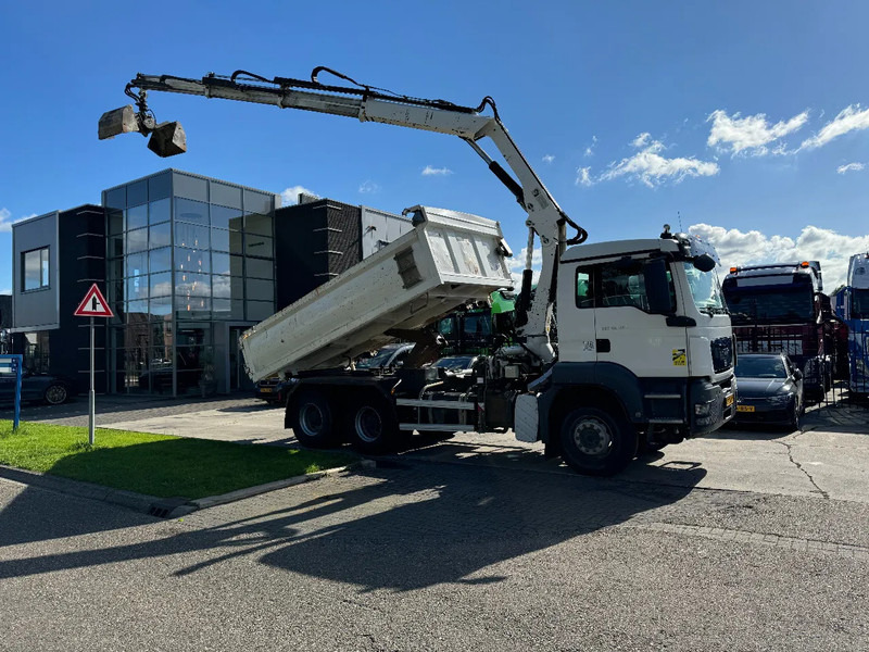 MAN TGS 26.400 6X4 HIAB 166D + REMOTE CONTROL + 2 WAYS KIPPER TÜV TILL 07-2025 - Billenőplatós teherautó, Darus autó: 2 kép. MAN TGS 26.400 6X4 HIAB 166D + REMOTE CONTROL + 2 WAYS KIPPER TÜV TILL 07-2025 - Billenőplatós teherautó, Darus autó: 2 kép.