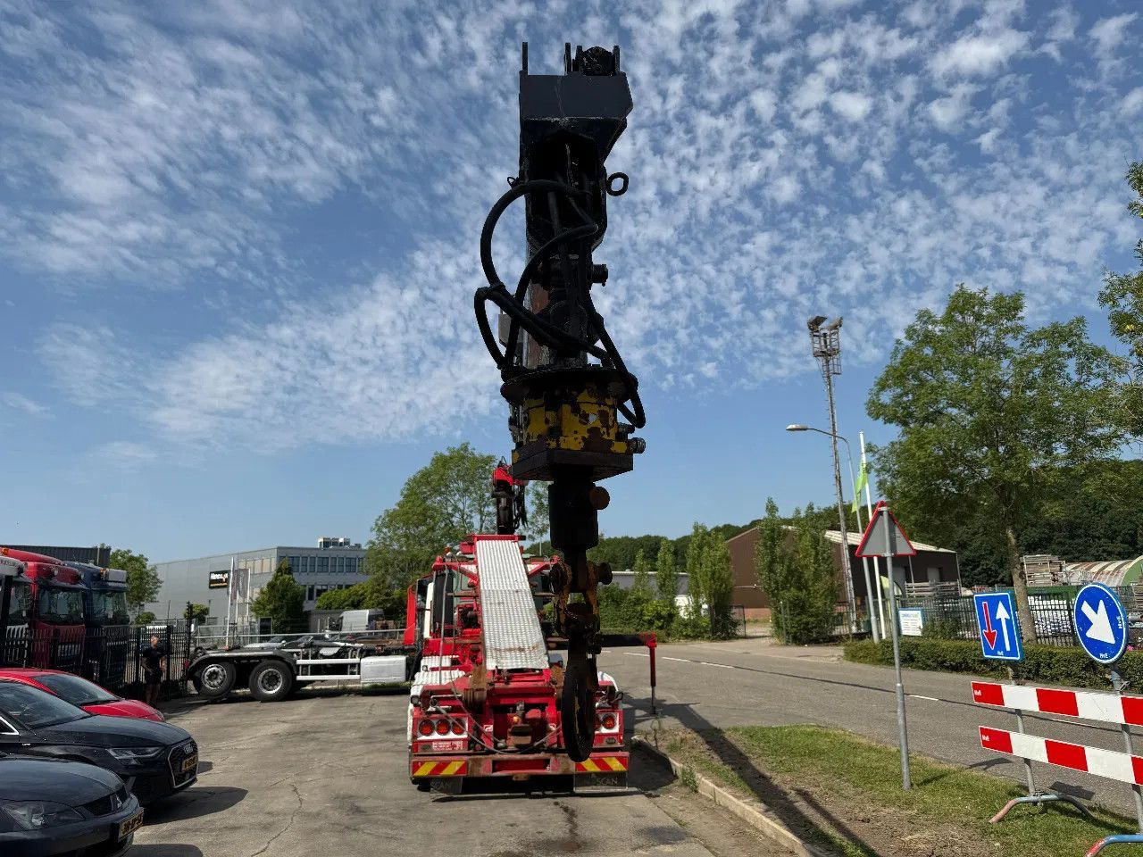 MAN TGS 35.480 8X4 HMF 2420 K5 + HMF ABLE + REMOTE C - Horgos rakodó teherautó, Darus autó: 5 kép. MAN TGS 35.480 8X4 HMF 2420 K5 + HMF ABLE + REMOTE C - Horgos rakodó teherautó, Darus autó: 5 kép.
