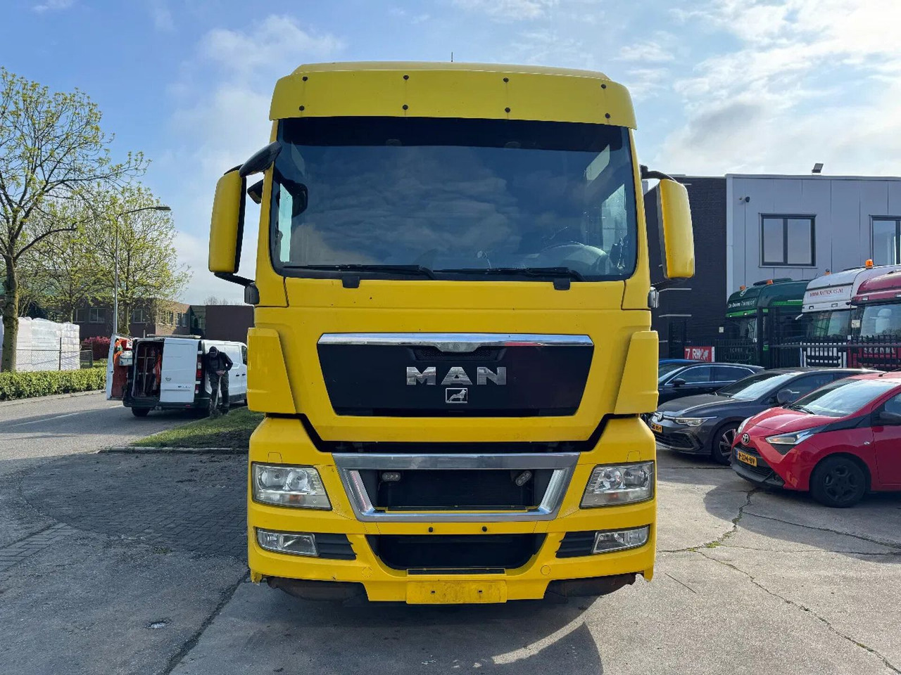 MAN TGX 26.360 6X2 - EURO 5 + ZEPRO LIFT + LIFT/STEE - Dobozos felépítményű teherautó: 2 kép. MAN TGX 26.360 6X2 - EURO 5 + ZEPRO LIFT + LIFT/STEE - Dobozos felépítményű teherautó: 2 kép.