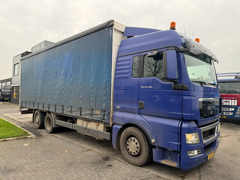 MAN TGX 26.400 6X2 - EURO 4 + LIFT + STEERING AXLE - Ponyvás teherautó: 3 kép. MAN TGX 26.400 6X2 - EURO 4 + LIFT + STEERING AXLE - Ponyvás teherautó: 3 kép.