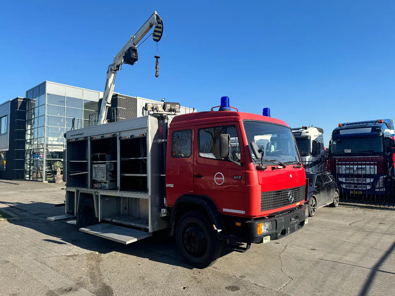 Mercedes-Benz 1117 4X2 FIRE TRUCK HIAB 050A ONLY 105787 KM - Tűzoltóautó: 2 kép. Mercedes-Benz 1117 4X2 FIRE TRUCK HIAB 050A ONLY 105787 KM - Tűzoltóautó: 2 kép.