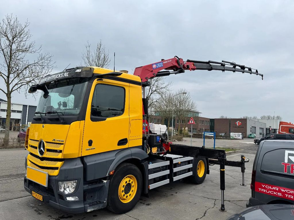 Mercedes-Benz Actros 1845 4X2 - EURO 6 + HMF 2820 + REMOTE + O - Darus autó, Nyergesvontató: 1 kép. Mercedes-Benz Actros 1845 4X2 - EURO 6 + HMF 2820 + REMOTE + O - Darus autó, Nyergesvontató: 1 kép.