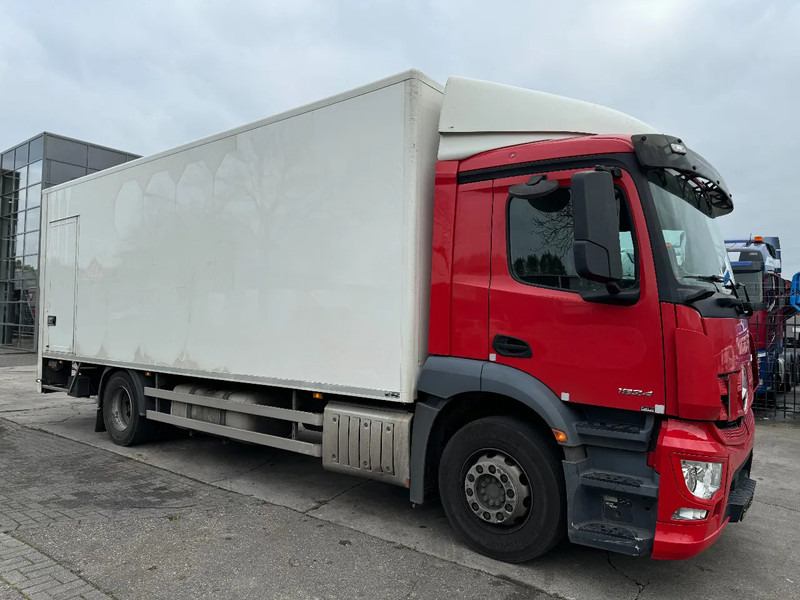 Mercedes-Benz Antos 1924 - 4 UNITS! - 4X2 + EURO 6 + DHOLLANDIA LIFT - Dobozos felépítményű teherautó: 3 kép. Mercedes-Benz Antos 1924 - 4 UNITS! - 4X2 + EURO 6 + DHOLLANDIA LIFT - Dobozos felépítményű teherautó: 3 kép.