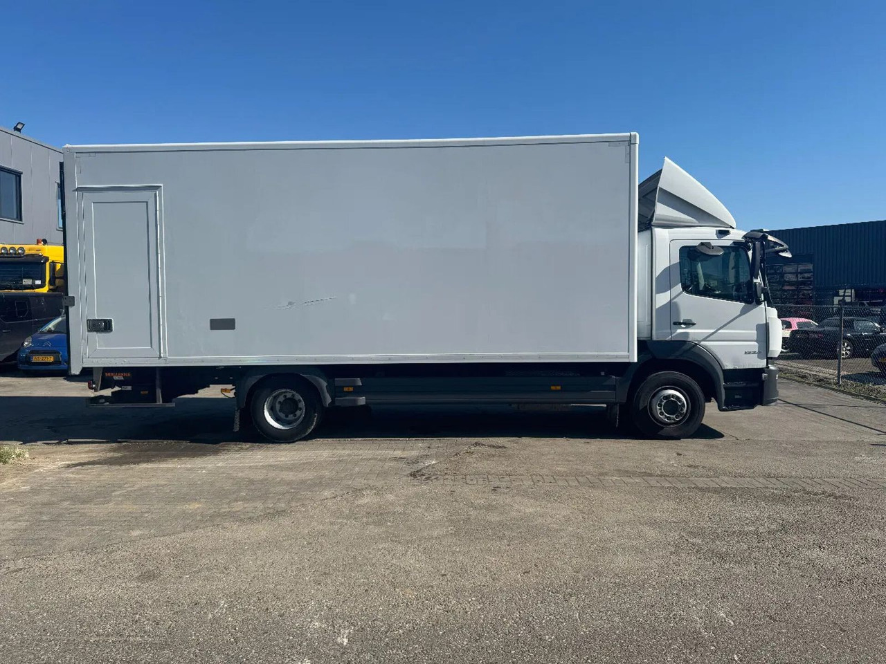 Mercedes-Benz Atego 1224 4X2 EURO 6 CARGOLOCK BOX TÜV 09-2025 - Dobozos felépítményű teherautó: 4 kép. Mercedes-Benz Atego 1224 4X2 EURO 6 CARGOLOCK BOX TÜV 09-2025 - Dobozos felépítményű teherautó: 4 kép.