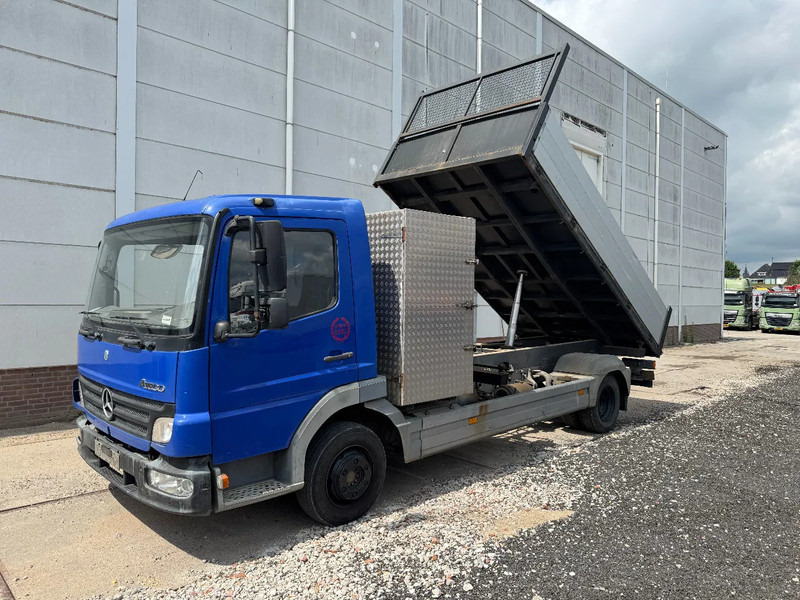 Mercedes-Benz Atego 815 4X2 3 WAY KIPPER FULL STEEL MANUAL GEAR - Billenőplatós teherautó: 1 kép. Mercedes-Benz Atego 815 4X2 3 WAY KIPPER FULL STEEL MANUAL GEAR - Billenőplatós teherautó: 1 kép.