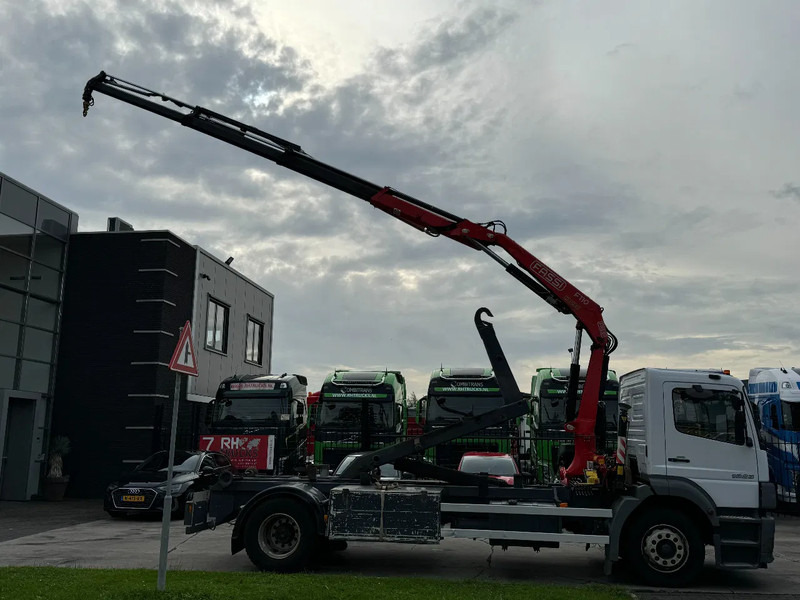 Mercedes-Benz LS 1923 ATEGO + 2011 FASSI F110 + 2011 VDS HOOKLIFT - Horgos rakodó teherautó, Darus autó: 4 kép. Mercedes-Benz LS 1923 ATEGO + 2011 FASSI F110 + 2011 VDS HOOKLIFT - Horgos rakodó teherautó, Darus autó: 4 kép.