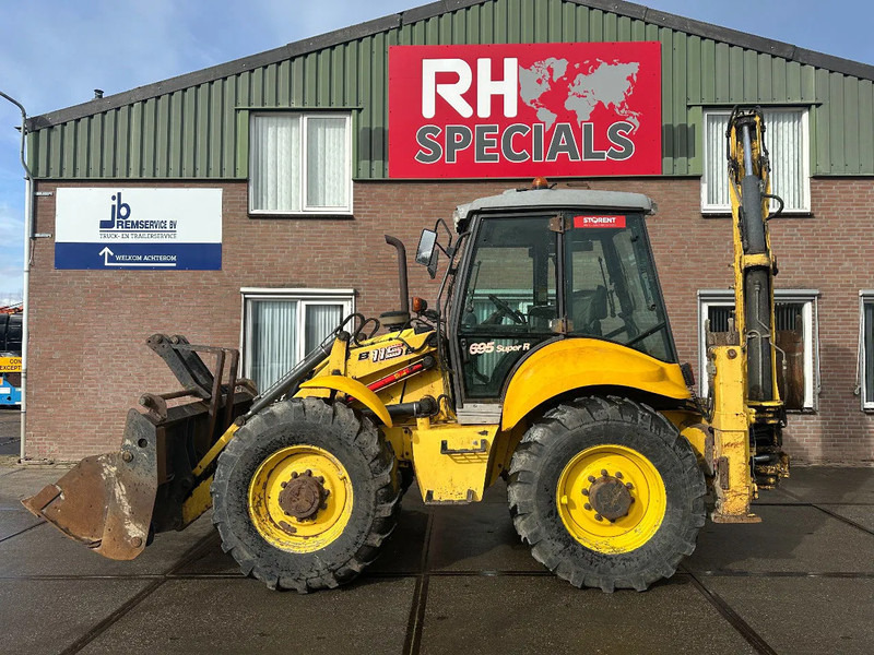 New Holland LB115B, CE, 240 MM MULTI PURPOSE LOADER BUCKET, 800 MM BACHOE DIGGING BUCKET, FLIP OVER FORKS, AIR CONDITIONER - Kotrórakodó: 1 kép. New Holland LB115B, CE, 240 MM MULTI PURPOSE LOADER BUCKET, 800 MM BACHOE DIGGING BUCKET, FLIP OVER FORKS, AIR CONDITIONER - Kotrórakodó: 1 kép.