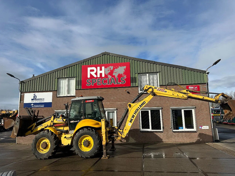 New Holland LB115B, CE, 240 MM MULTI PURPOSE LOADER BUCKET, 800 MM BACHOE DIGGING BUCKET, FLIP OVER FORKS, AIR CONDITIONER - Kotrórakodó: 2 kép. New Holland LB115B, CE, 240 MM MULTI PURPOSE LOADER BUCKET, 800 MM BACHOE DIGGING BUCKET, FLIP OVER FORKS, AIR CONDITIONER - Kotrórakodó: 2 kép.