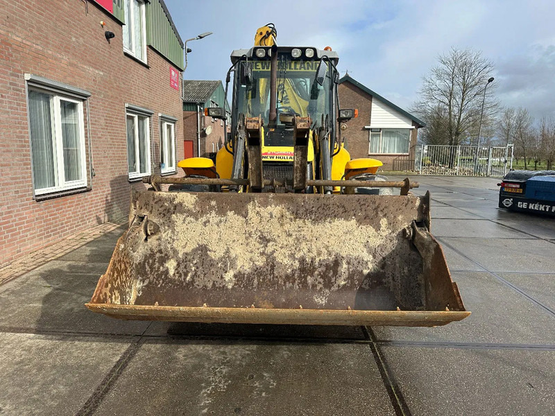 New Holland LB115B, CE, 240 MM MULTI PURPOSE LOADER BUCKET, 800 MM BACHOE DIGGING BUCKET, FLIP OVER FORKS, AIR CONDITIONER - Kotrórakodó: 4 kép. New Holland LB115B, CE, 240 MM MULTI PURPOSE LOADER BUCKET, 800 MM BACHOE DIGGING BUCKET, FLIP OVER FORKS, AIR CONDITIONER - Kotrórakodó: 4 kép.