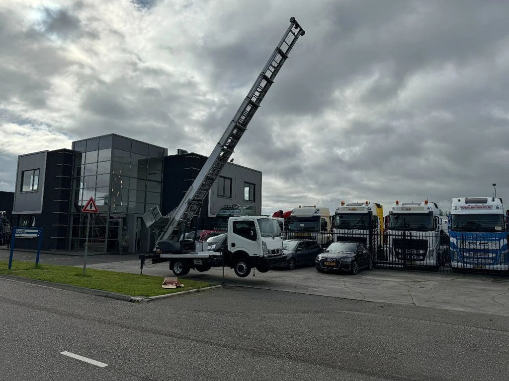 Nissan CABSTAR 35.13 EURO 6 + LIFT 25 METER + REMOTE CO - Emelőkosaras teherautó: 1 kép. Nissan CABSTAR 35.13 EURO 6 + LIFT 25 METER + REMOTE CO - Emelőkosaras teherautó: 1 kép.