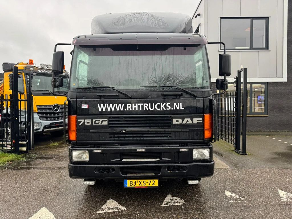 DAF CF 75.290 4X2 EURO 3 MANUAL GEAR + VANGMUIL - Nyergesvontató: 3 kép. DAF CF 75.290 4X2 EURO 3 MANUAL GEAR + VANGMUIL - Nyergesvontató: 3 kép.