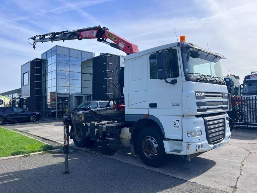 DAF XF 105.410 4X2 EURO 5 MANUAL + PALFINGER PK16000 - Nyergesvontató: 2 kép. DAF XF 105.410 4X2 EURO 5 MANUAL + PALFINGER PK16000 - Nyergesvontató: 2 kép.