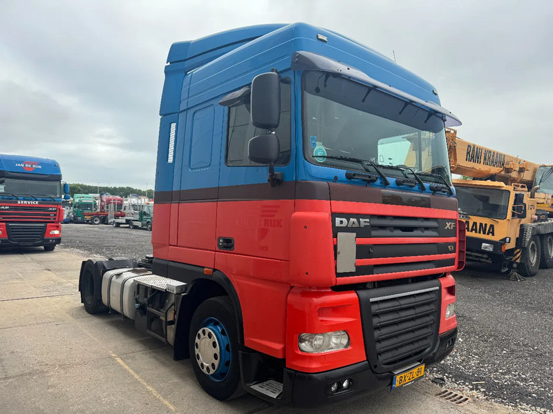 DAF XF 105.410 4X2 MEGA STANDKLIMA AIRCO - Nyergesvontató: 3 kép. DAF XF 105.410 4X2 MEGA STANDKLIMA AIRCO - Nyergesvontató: 3 kép.