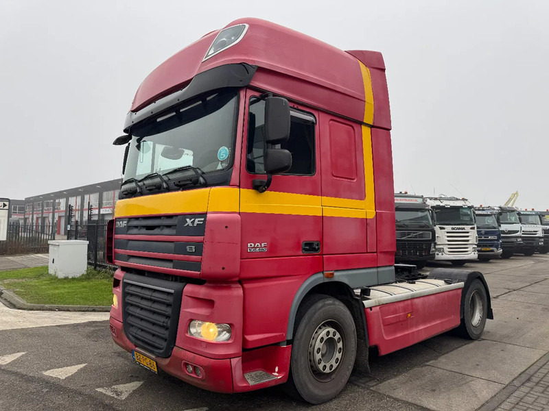 DAF XF 105.460 4X2 - EURO 5 + FULL SPOILER + NL TRUCK - Nyergesvontató: 1 kép. DAF XF 105.460 4X2 - EURO 5 + FULL SPOILER + NL TRUCK - Nyergesvontató: 1 kép.