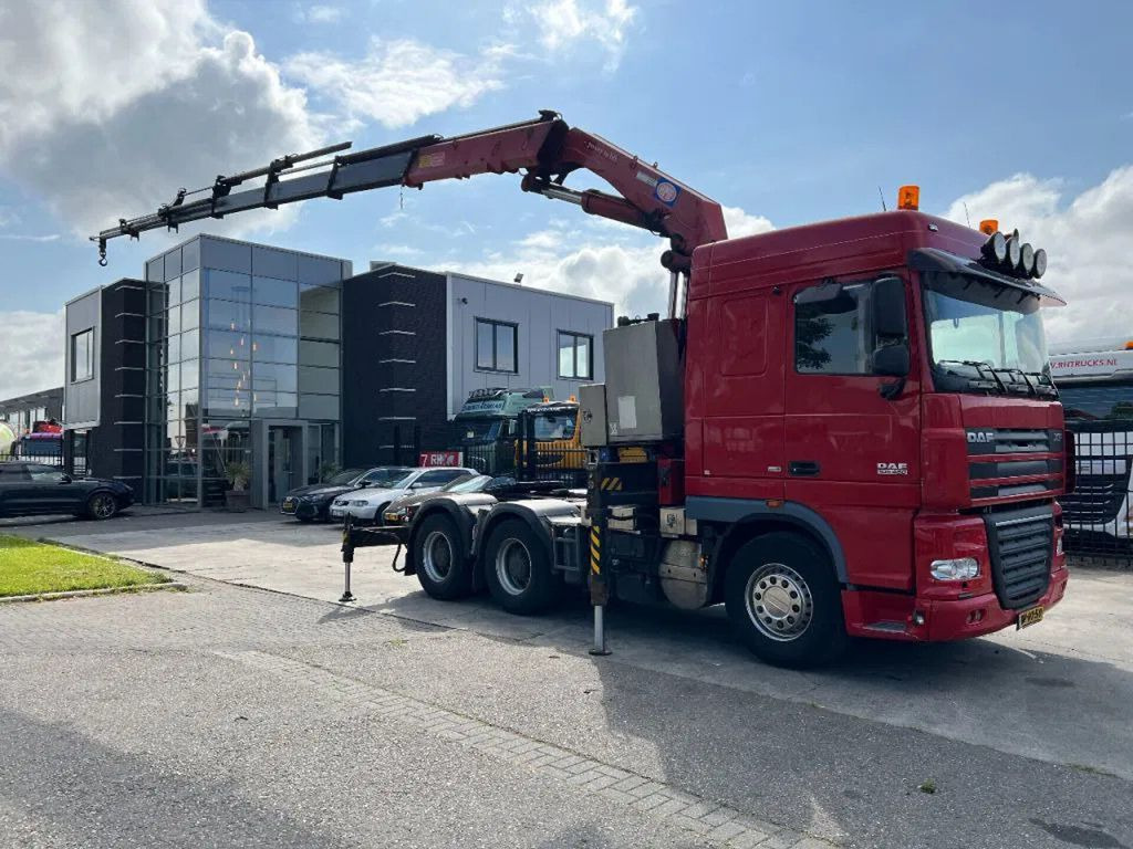 DAF XF 105.460 6X4 EURO 5 + HMF 4220 K6 + REMOTE CON - Nyergesvontató: 3 kép. DAF XF 105.460 6X4 EURO 5 + HMF 4220 K6 + REMOTE CON - Nyergesvontató: 3 kép.