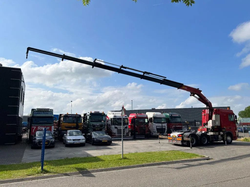 DAF XF 105.460 6X4 EURO 5 + HMF 4220 K6 + REMOTE CON - Nyergesvontató: 5 kép. DAF XF 105.460 6X4 EURO 5 + HMF 4220 K6 + REMOTE CON - Nyergesvontató: 5 kép.