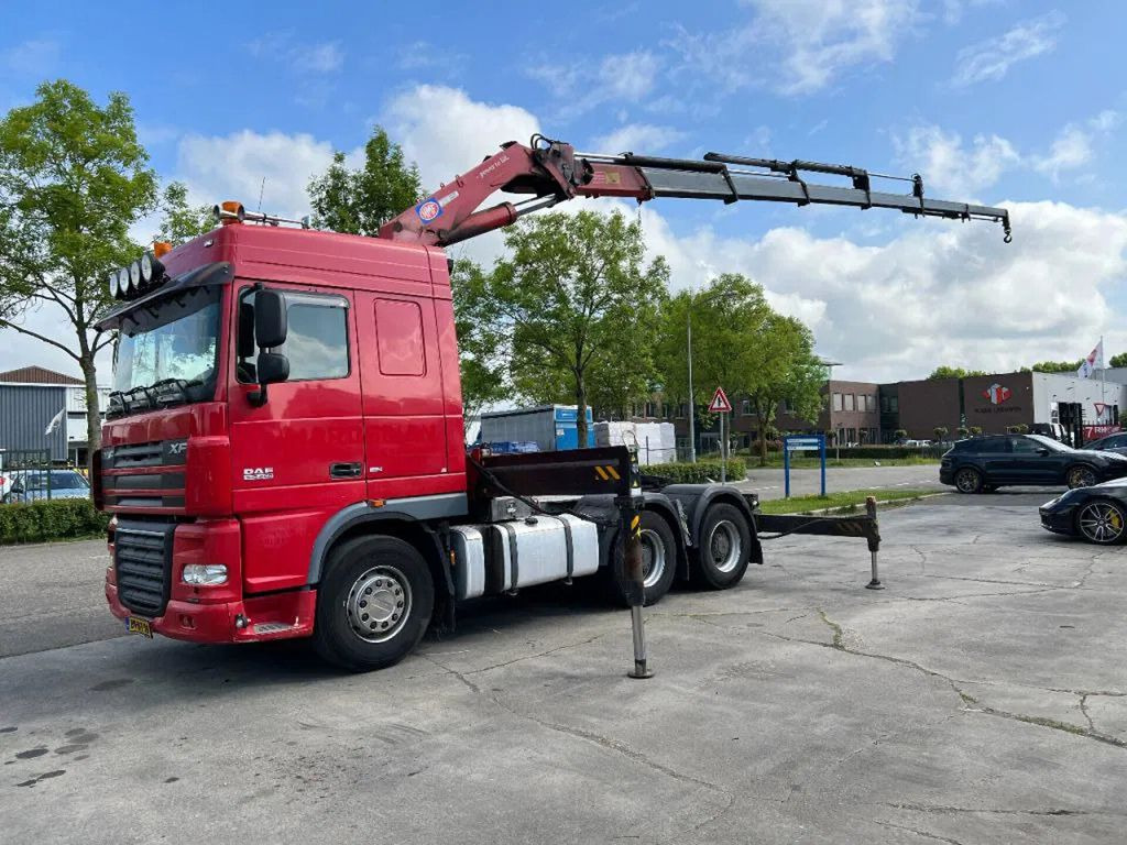 DAF XF 105.460 6X4 EURO 5 + HMF 4220 K6 + REMOTE CON - Nyergesvontató: 1 kép. DAF XF 105.460 6X4 EURO 5 + HMF 4220 K6 + REMOTE CON - Nyergesvontató: 1 kép.