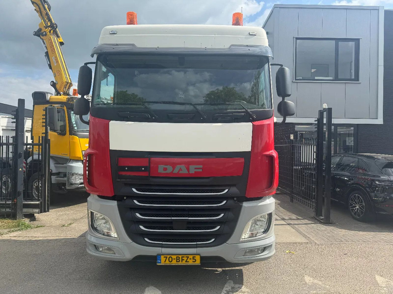 DAF XF 440 4X2 EURO 6 STANDKLIMA NIGHT LOCK - Nyergesvontató: 2 kép. DAF XF 440 4X2 EURO 6 STANDKLIMA NIGHT LOCK - Nyergesvontató: 2 kép.