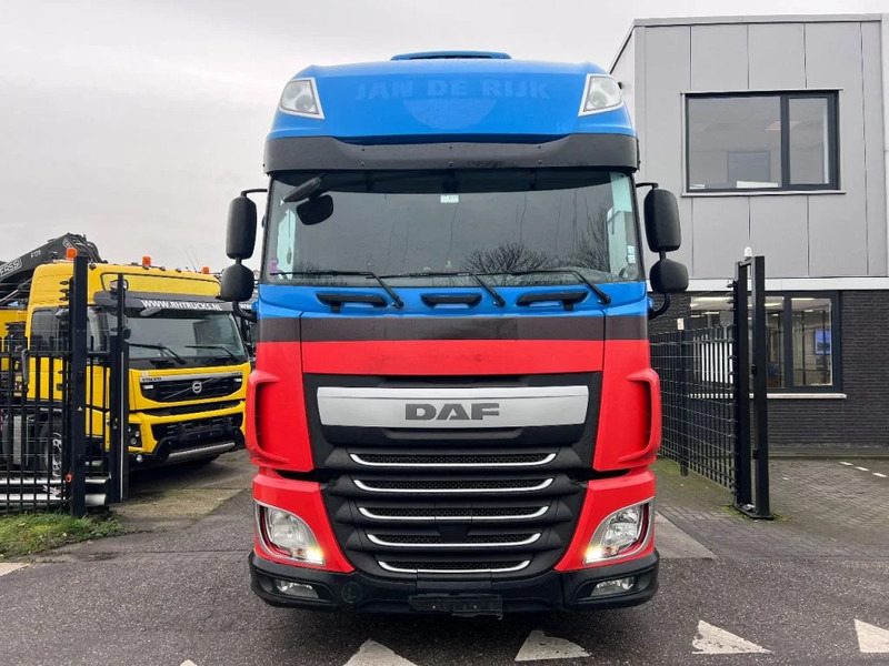 DAF XF 440 4X2 MEGA 678.649km - Nyergesvontató: 2 kép. DAF XF 440 4X2 MEGA 678.649km - Nyergesvontató: 2 kép.