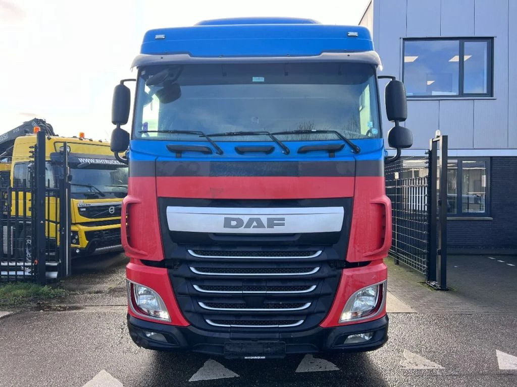 DAF XF 440 SC 4X2 MEGA 757.858km - Nyergesvontató: 2 kép. DAF XF 440 SC 4X2 MEGA 757.858km - Nyergesvontató: 2 kép.