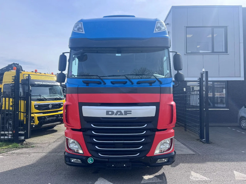 DAF XF 440 SSC 4X2 EURO 6 VOLUME - Nyergesvontató: 2 kép. DAF XF 440 SSC 4X2 EURO 6 VOLUME - Nyergesvontató: 2 kép.