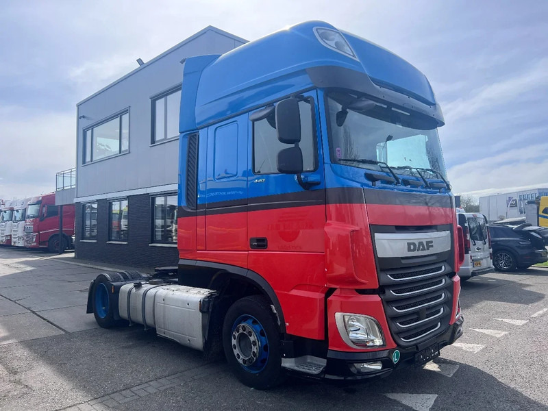 DAF XF 440 SSC 4X2 EURO 6 VOLUME - Nyergesvontató: 3 kép. DAF XF 440 SSC 4X2 EURO 6 VOLUME - Nyergesvontató: 3 kép.