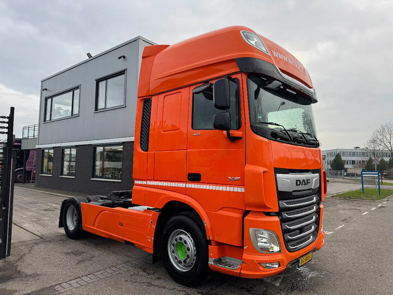 DAF XF 450 4X2 - EURO 6 + FULL SPOILER - Nyergesvontató: 5 kép. DAF XF 450 4X2 - EURO 6 + FULL SPOILER - Nyergesvontató: 5 kép.