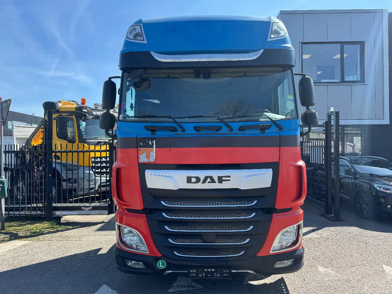 DAF XF 450 4X2 EURO 6 MEGA - Nyergesvontató: 2 kép. DAF XF 450 4X2 EURO 6 MEGA - Nyergesvontató: 2 kép.