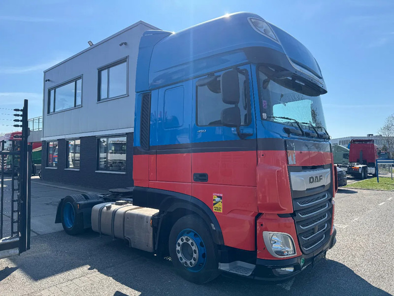 DAF XF 450 4X2 EURO 6 MEGA - Nyergesvontató: 3 kép. DAF XF 450 4X2 EURO 6 MEGA - Nyergesvontató: 3 kép.