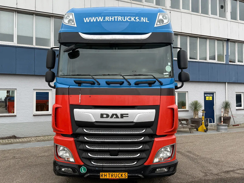 DAF XF 450 4X2 EURO 6 - MEGA - Nyergesvontató: 2 kép. DAF XF 450 4X2 EURO 6 - MEGA - Nyergesvontató: 2 kép.