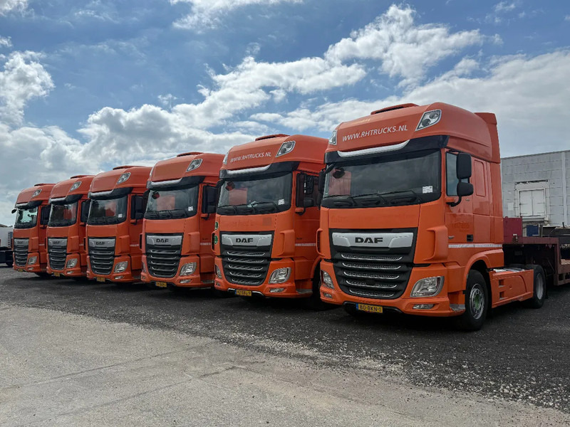 DAF XF 450 4X2 - EURO 6 SKIRTS STANDKLIMA - Nyergesvontató: 1 kép. DAF XF 450 4X2 - EURO 6 SKIRTS STANDKLIMA - Nyergesvontató: 1 kép.