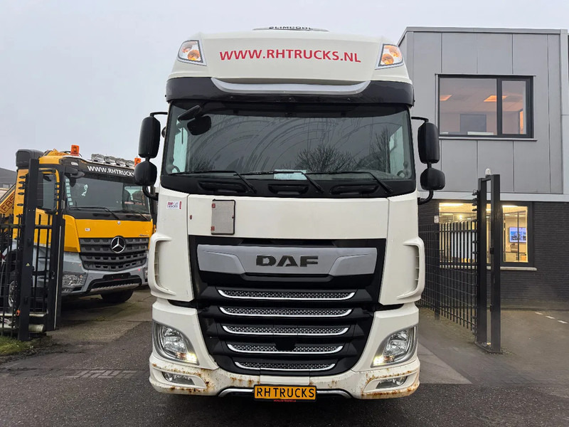 DAF XF 450 6X2 - EURO 6 + LIFT/STEERING AXLE - Nyergesvontató: 2 kép. DAF XF 450 6X2 - EURO 6 + LIFT/STEERING AXLE - Nyergesvontató: 2 kép.