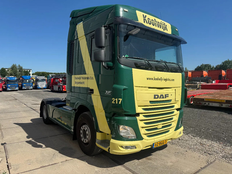 DAF XF 460 4X2 EURO 6 SKIRTS SPOILERS - Nyergesvontató: 3 kép. DAF XF 460 4X2 EURO 6 SKIRTS SPOILERS - Nyergesvontató: 3 kép.