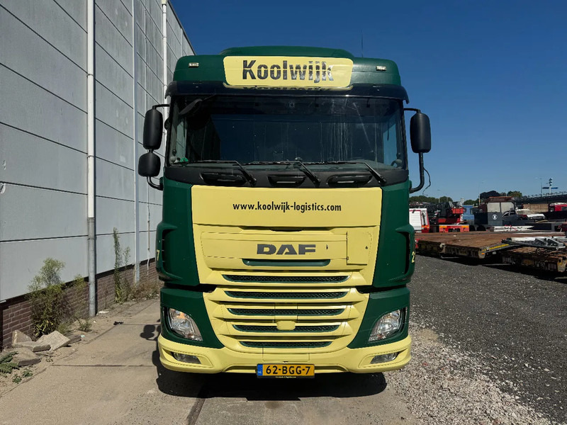 DAF XF 460 4X2 EURO 6 SKIRTS SPOILERS - Nyergesvontató: 2 kép. DAF XF 460 4X2 EURO 6 SKIRTS SPOILERS - Nyergesvontató: 2 kép.