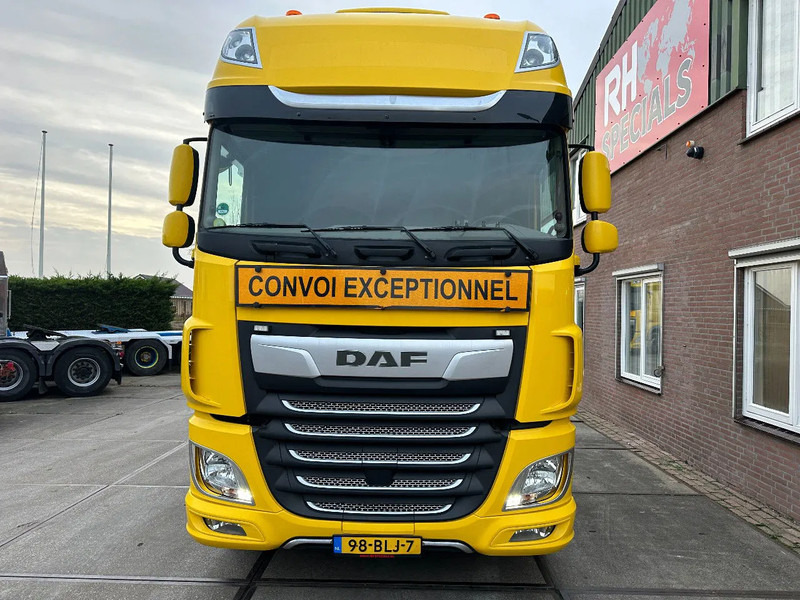 DAF XF 530 8X4 140 TON 384000 KM - Nyergesvontató: 3 kép. DAF XF 530 8X4 140 TON 384000 KM - Nyergesvontató: 3 kép.