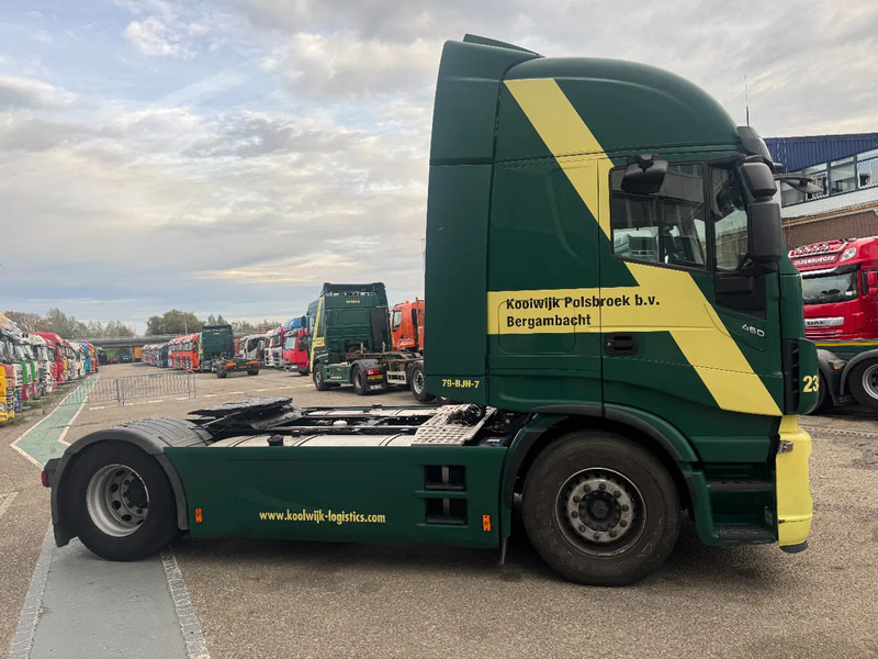 Iveco Stralis 460 4X2 EURO 6 SKIRTS AIRCO RADIO - Nyergesvontató: 4 kép. Iveco Stralis 460 4X2 EURO 6 SKIRTS AIRCO RADIO - Nyergesvontató: 4 kép.