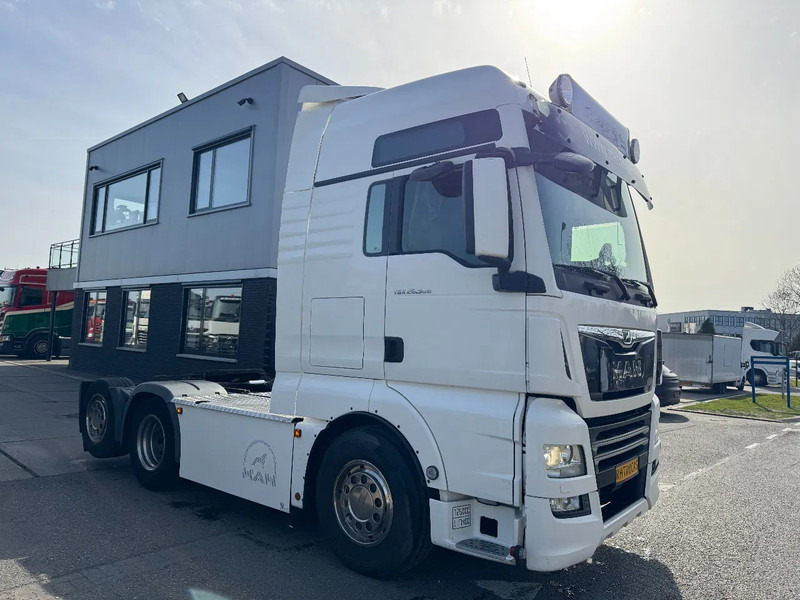 MAN TGX 26.500 6X2 - EURO 6 + LIFTING AXLE - Nyergesvontató: 1 kép. MAN TGX 26.500 6X2 - EURO 6 + LIFTING AXLE - Nyergesvontató: 1 kép.