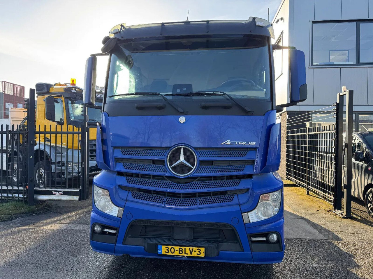 Mercedes-Benz Actros 1836 4X2 - EURO 6 + TÜV 09-2025 - Nyergesvontató: 2 kép. Mercedes-Benz Actros 1836 4X2 - EURO 6 + TÜV 09-2025 - Nyergesvontató: 2 kép.