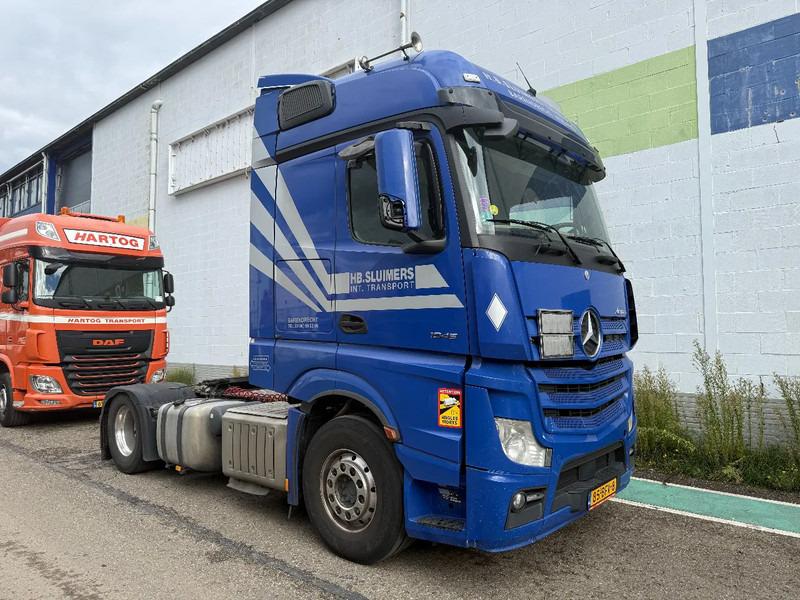 Mercedes-Benz Actros 1845 4X2 EURO 6 - ENGINE BROKEN - Nyergesvontató: 3 kép. Mercedes-Benz Actros 1845 4X2 EURO 6 - ENGINE BROKEN - Nyergesvontató: 3 kép.