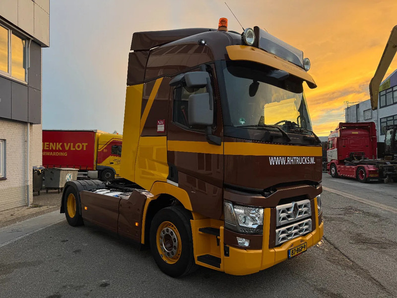Renault T460 4X2 EURO 6 SKIRTS MOT 03-2026 - Nyergesvontató: 3 kép. Renault T460 4X2 EURO 6 SKIRTS MOT 03-2026 - Nyergesvontató: 3 kép.