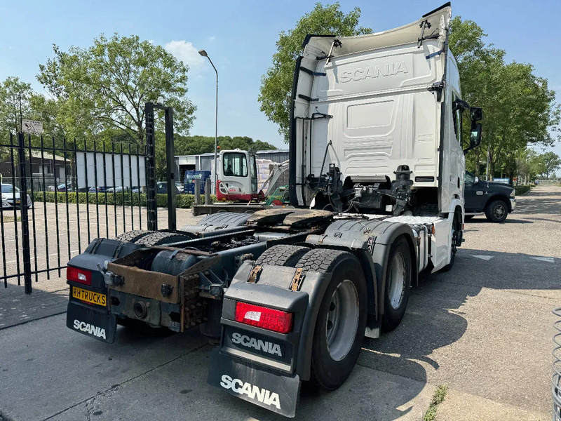 Scania R580 V8 NGS 6X4 EURO 6 RETARDER - Nyergesvontató: 5 kép. Scania R580 V8 NGS 6X4 EURO 6 RETARDER - Nyergesvontató: 5 kép.