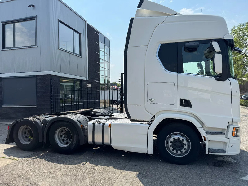 Scania R580 V8 NGS 6X4 EURO 6 RETARDER - Nyergesvontató: 4 kép. Scania R580 V8 NGS 6X4 EURO 6 RETARDER - Nyergesvontató: 4 kép.