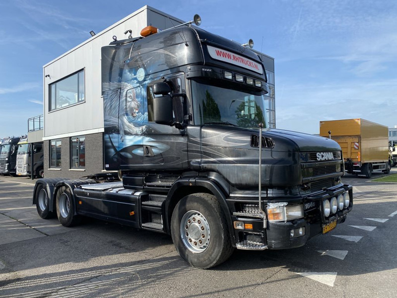 Scania T164-580 V8 6X2 + RETARDER + KIEPHYDRAULIEK - EURO 3 - MANUAL GEAR - Nyergesvontató: 1 kép. Scania T164-580 V8 6X2 + RETARDER + KIEPHYDRAULIEK - EURO 3 - MANUAL GEAR - Nyergesvontató: 1 kép.