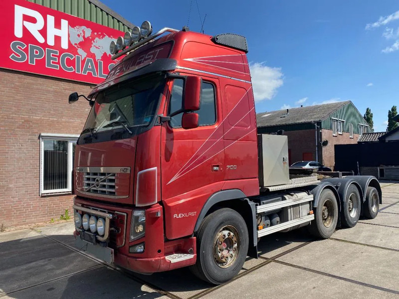 Volvo FH 16.700 FH16-700 8X4 140 TON FULL STEEL - Nyergesvontató: 2 kép. Volvo FH 16.700 FH16-700 8X4 140 TON FULL STEEL - Nyergesvontató: 2 kép.