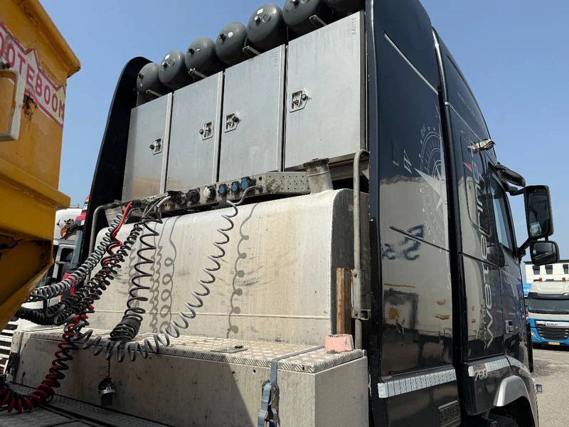 Volvo FH 16.750 8X4 - 160 TON + RETARDER - Nyergesvontató: 5 kép. Volvo FH 16.750 8X4 - 160 TON + RETARDER - Nyergesvontató: 5 kép.