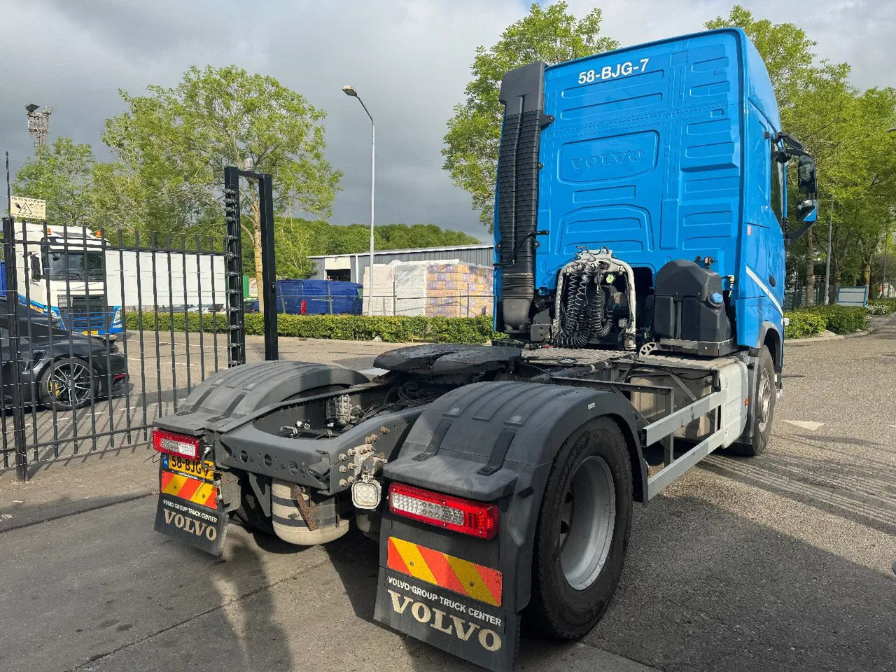 Volvo FH 420 4X2 ADR EURO 6 ALCOA - Nyergesvontató: 4 kép. Volvo FH 420 4X2 ADR EURO 6 ALCOA - Nyergesvontató: 4 kép.