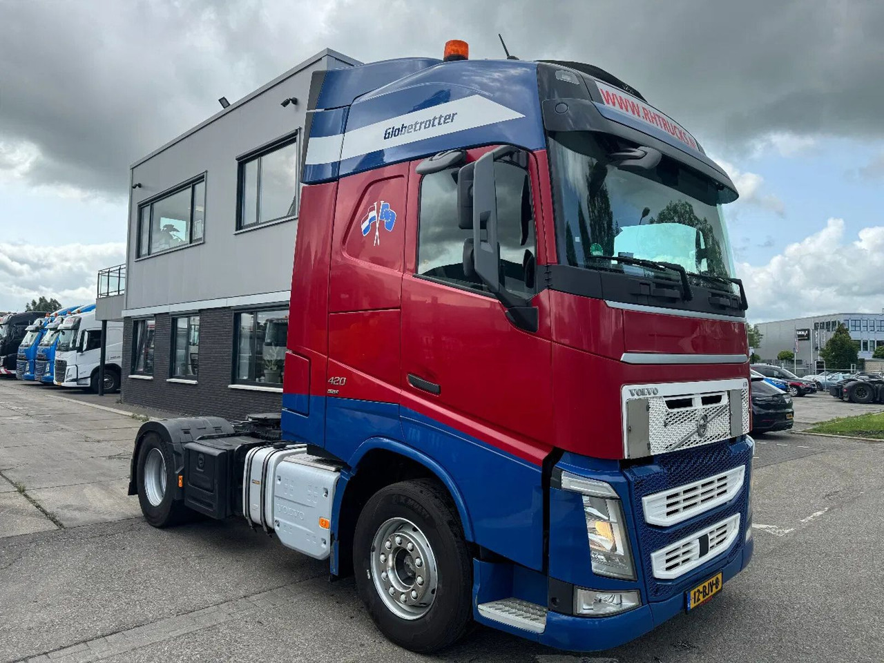 Volvo FH 420 4X2 SPOILERS STANDKLIMA EURO 6 2017 - Nyergesvontató: 3 kép. Volvo FH 420 4X2 SPOILERS STANDKLIMA EURO 6 2017 - Nyergesvontató: 3 kép.