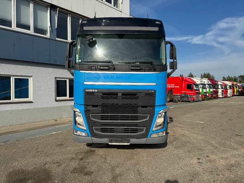 Volvo FH 460 4X2 EURO 6 I-SHIFT DOUBLE TANK - Nyergesvontató: 2 kép. Volvo FH 460 4X2 EURO 6 I-SHIFT DOUBLE TANK - Nyergesvontató: 2 kép.