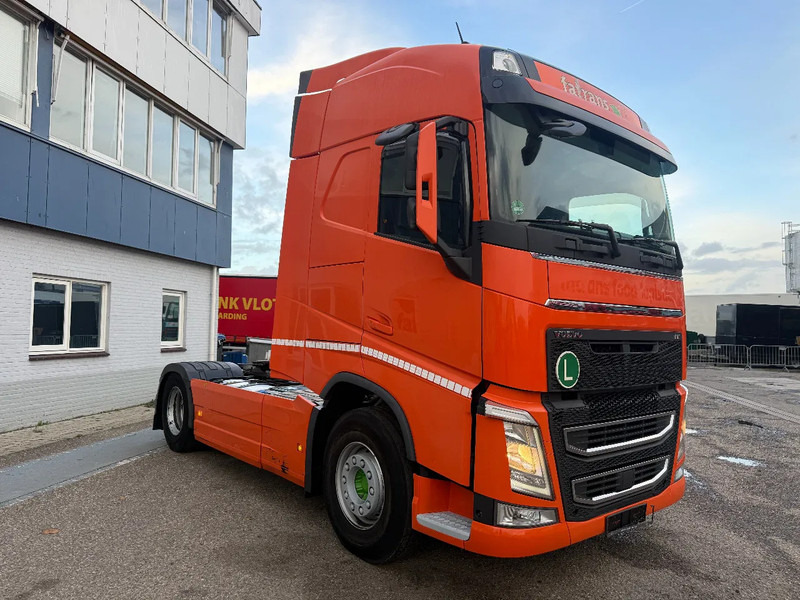 Volvo FH 460 4X2 EURO 6 + I-SHIFT + I-PARKCOOL - Nyergesvontató: 4 kép. Volvo FH 460 4X2 EURO 6 + I-SHIFT + I-PARKCOOL - Nyergesvontató: 4 kép.